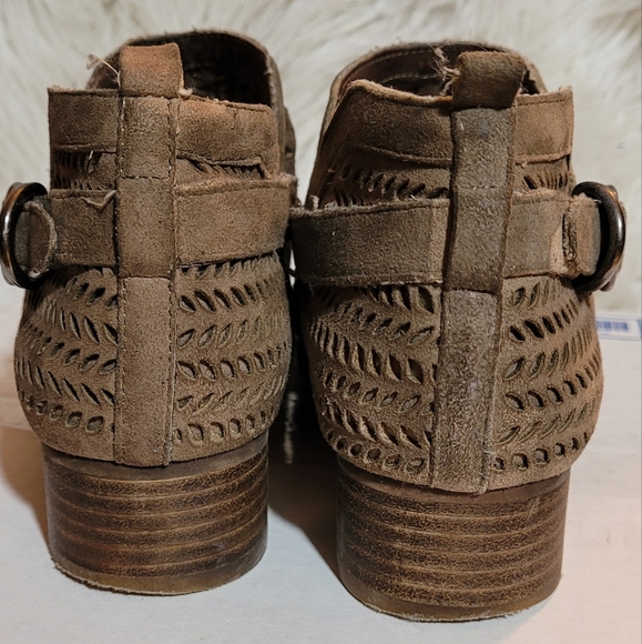 Vince Camuto Campina Bootie Tan Size 6 1/2 M - Picture 4 of 11